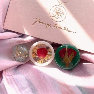 Handmade hair clip w/ dry flower